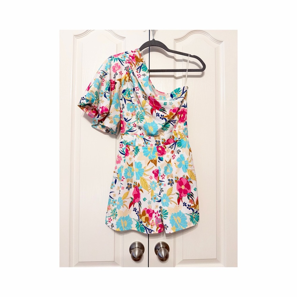 Entro Multicolor Floral Shorts Dressy Romper pine Puffy Sleeves Size Small